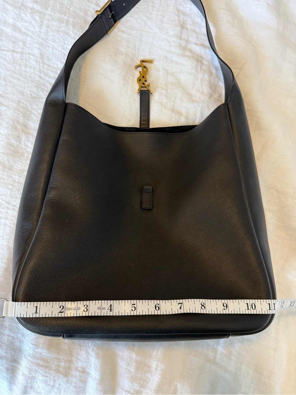 Yves Saint Laurent YSL Le 5 A 7 Supple Large Shoulder Hobo Bag in Black Leather - Picture 14 of 16